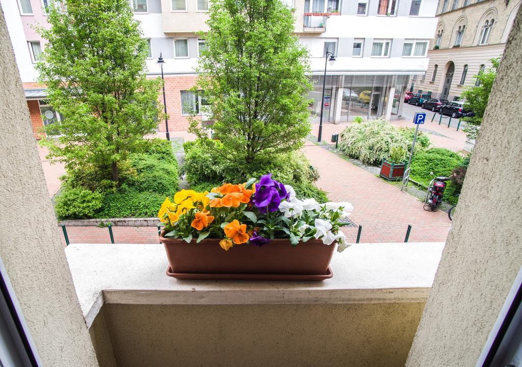 Lovely Corvin Apartment Budapest Eksteriør billede