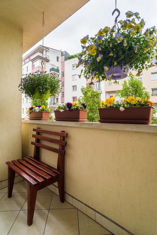 Lovely Corvin Apartment Budapest Eksteriør billede