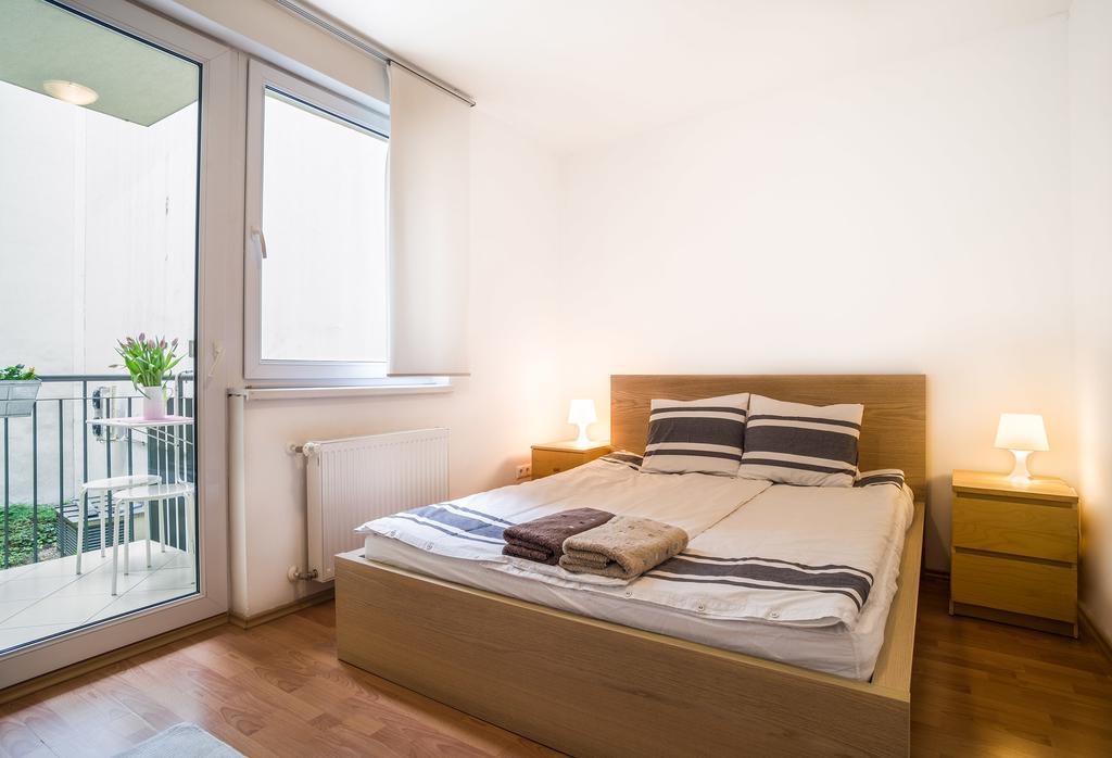 Lovely Corvin Apartment Budapest Eksteriør billede